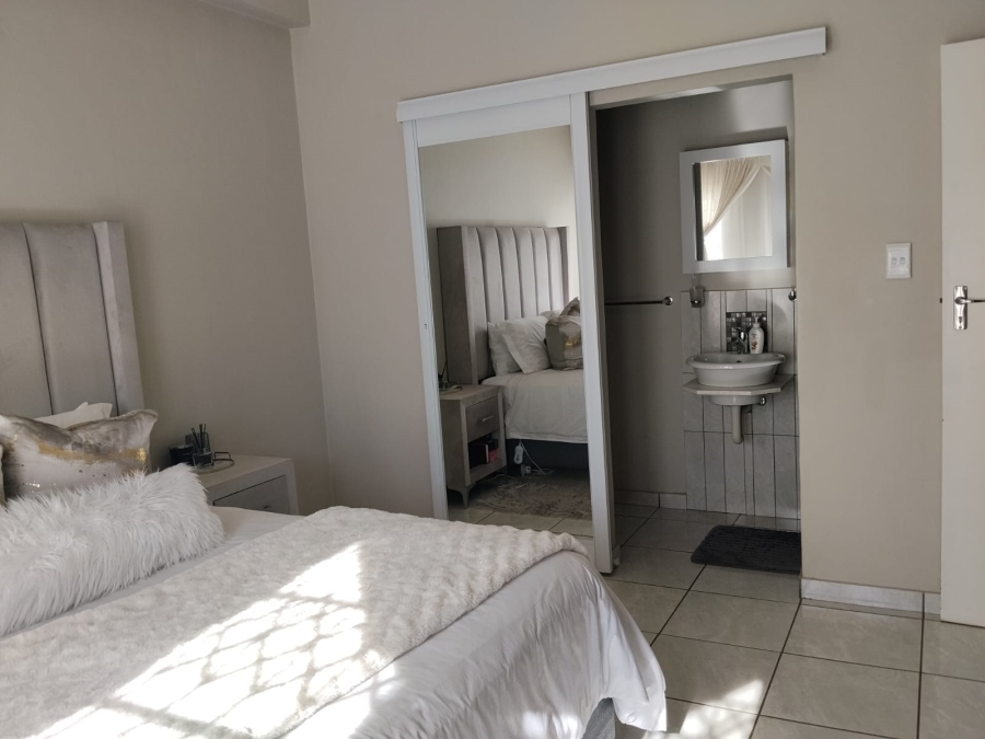 To Let 3 Bedroom Property for Rent in Waterval East North West